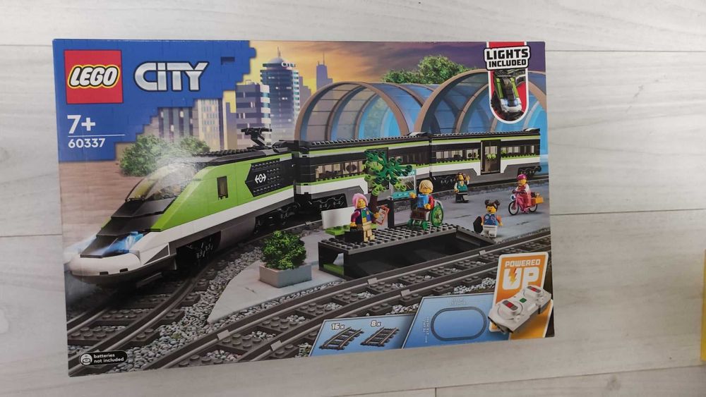 nowe LEGO 60337 City - Ekspresowy pociąg pasażerski zdalnie sterowany