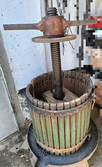 Прес для винограду