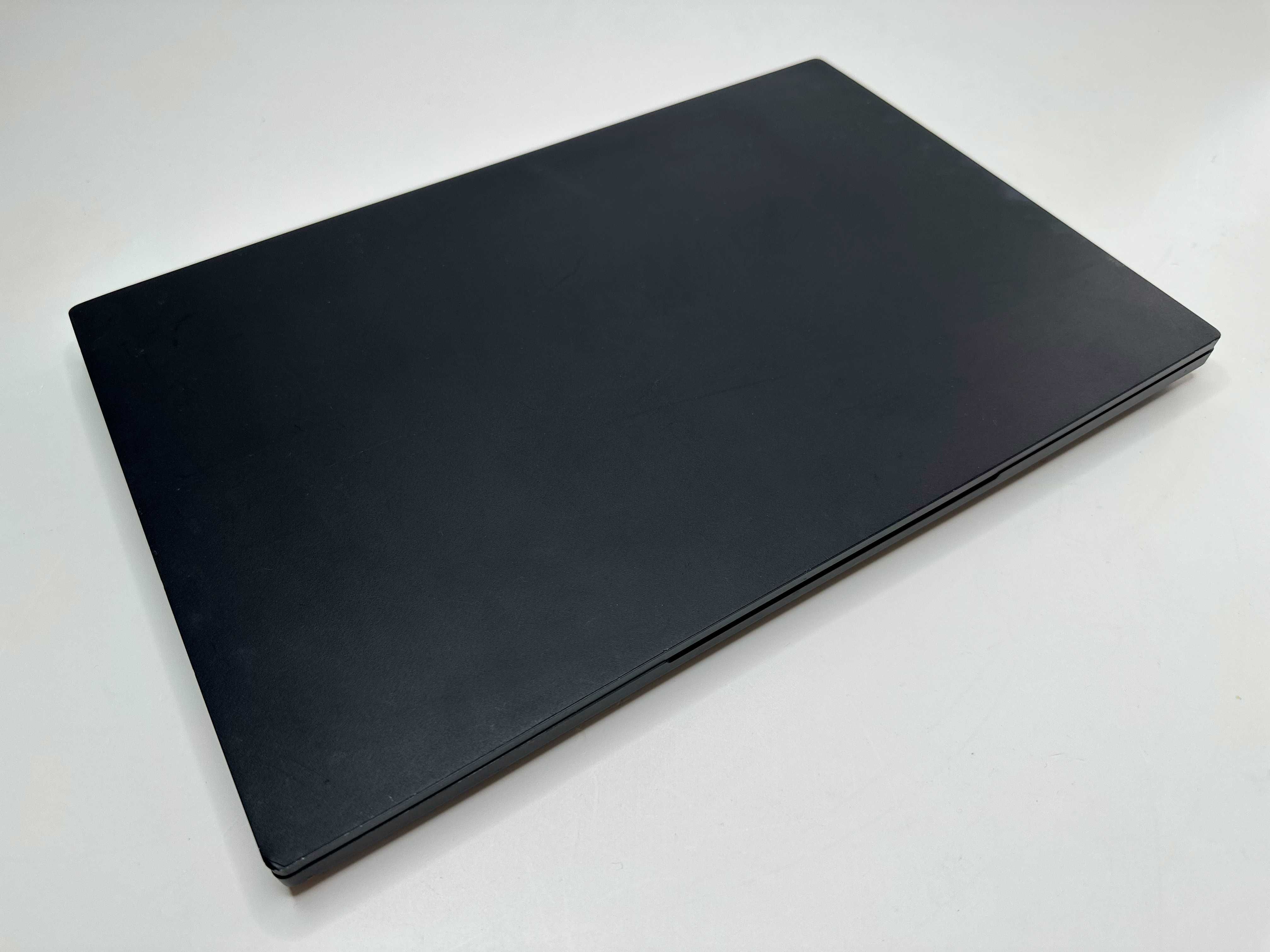Ігровий Razer Blade 15, Core i7-8750H, GTX 1060 6Gb, 16Gb, 256Gb, FHD