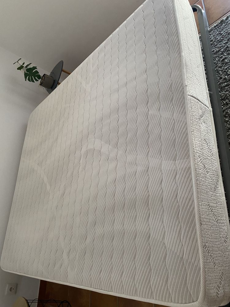 Colchão plkolin +estrado para cama de casal.