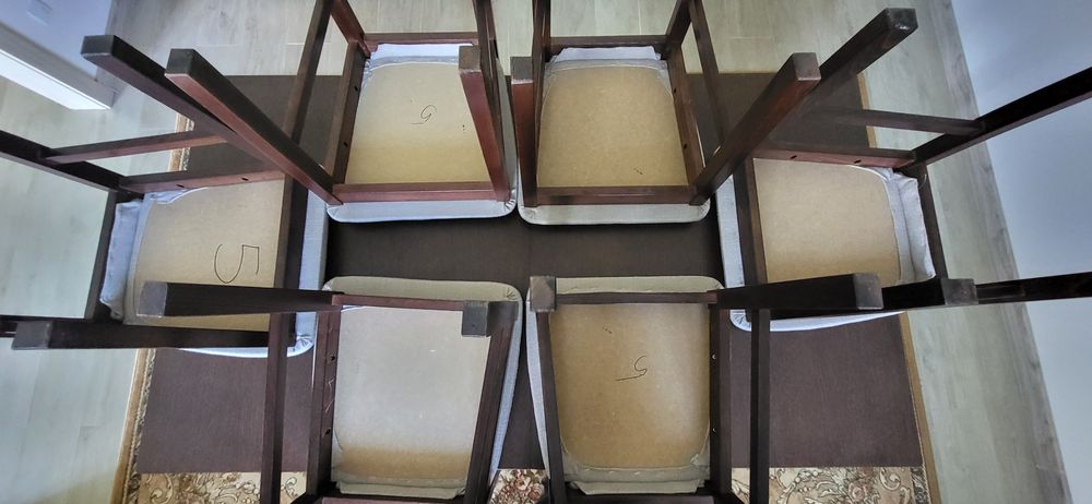 Stół rozkładany z krzesłami