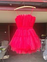 Czerwona sukienka szyta na miarę h&m Kendall Jenner