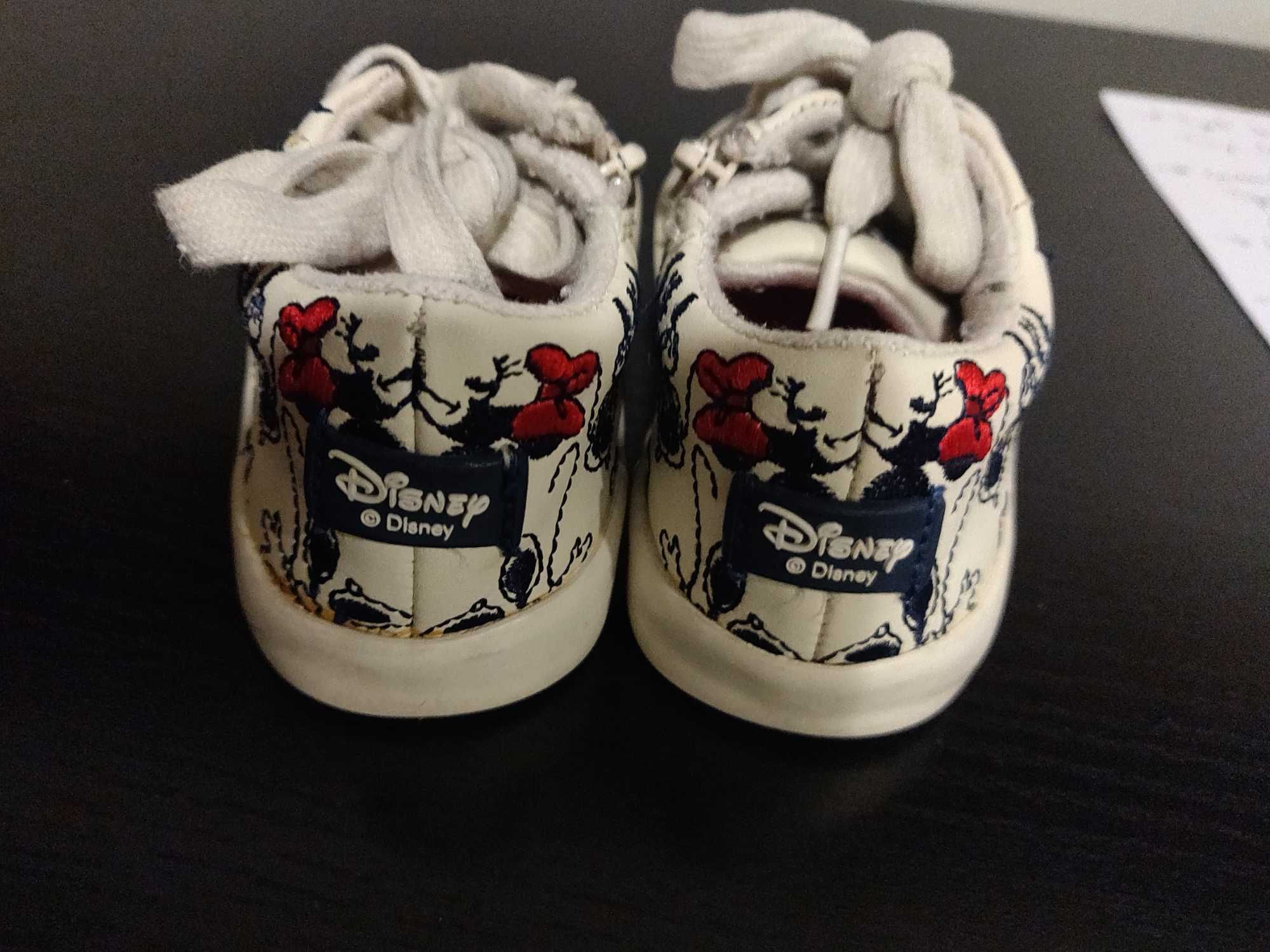 Conjunto sapatos, tamanho 21