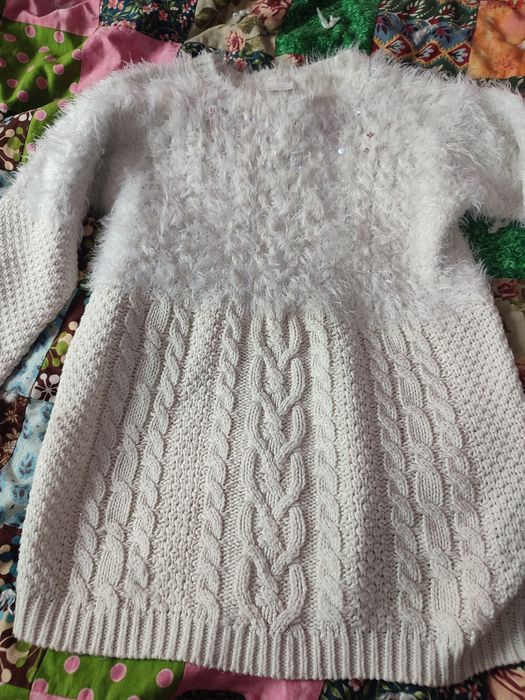 Віддам кофтинку на дівчинку