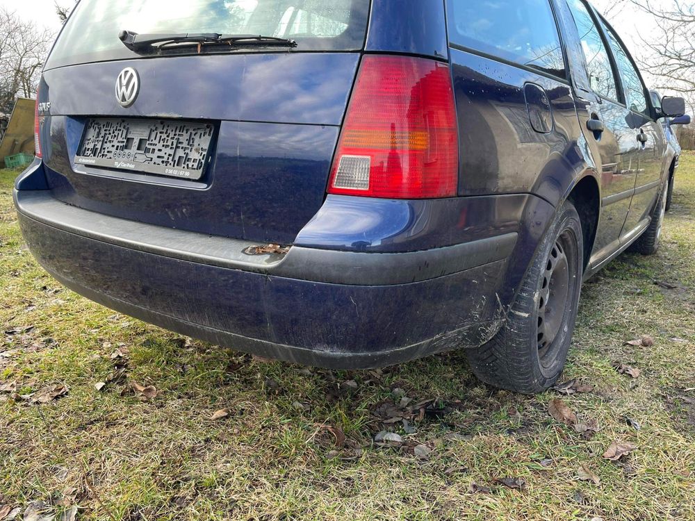 Zderzak tylni Golf IV granatowy kombi tył