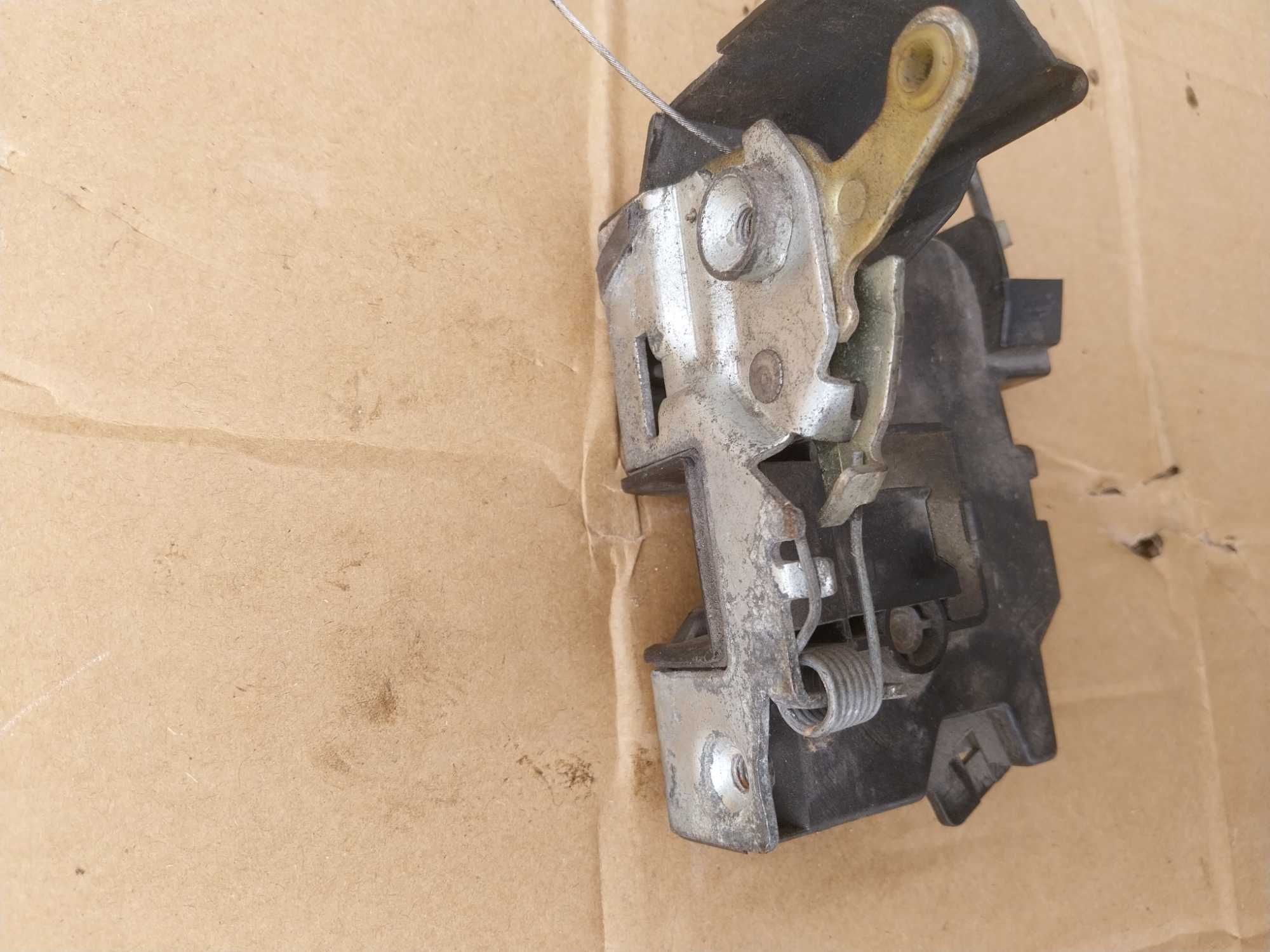 Zamek Drzwi Lewy Przód Kierowcy BMW E32