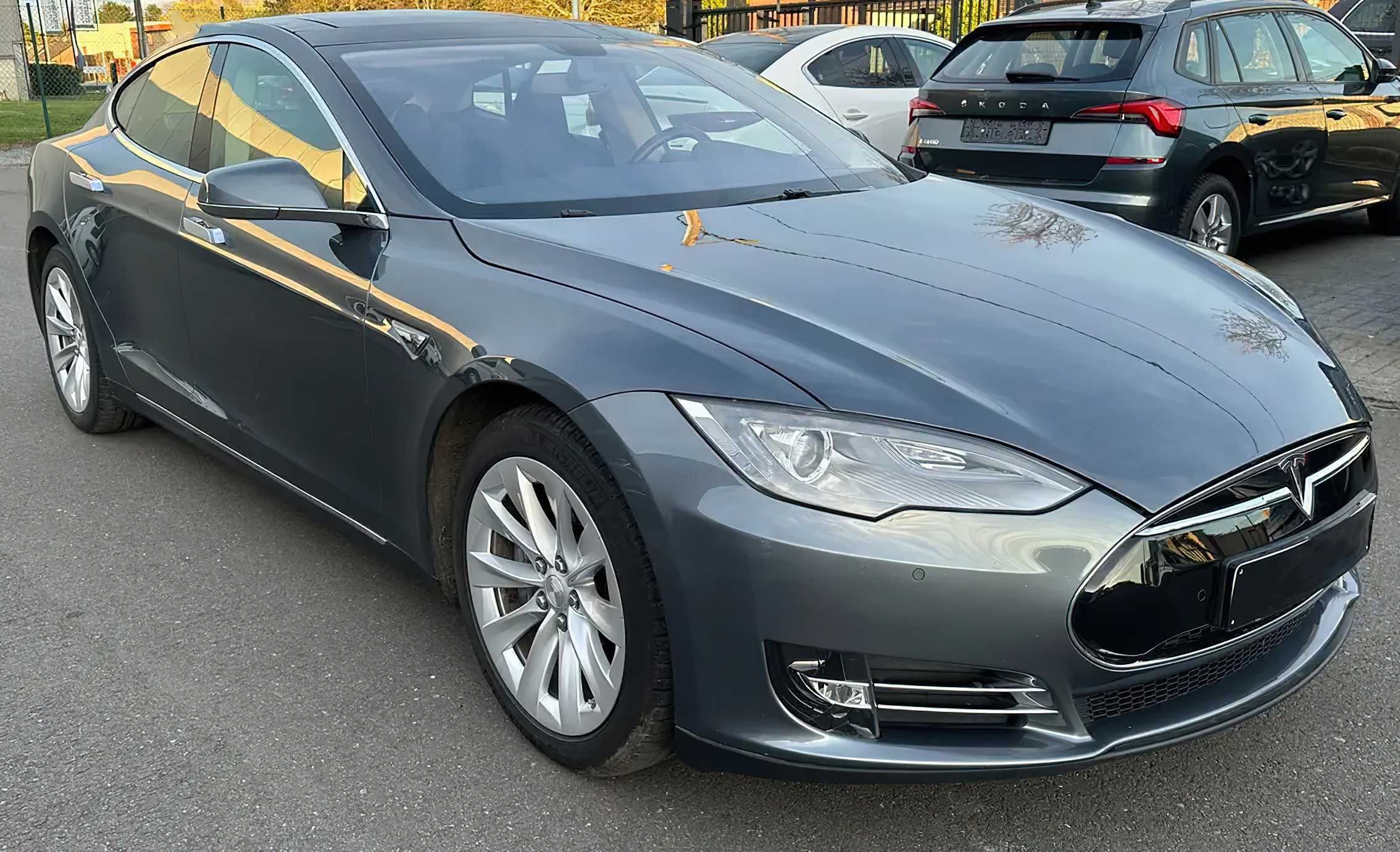 Tesla Model S 2014