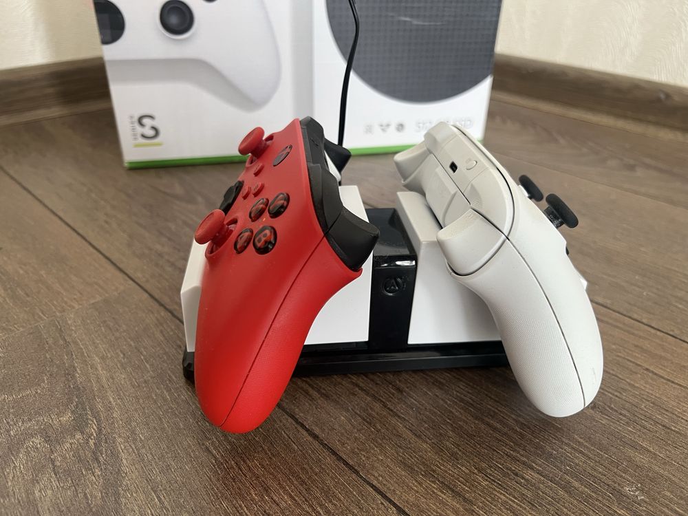 Приставка Microsoft Xbox Series S 512 GB + доп. джойстик