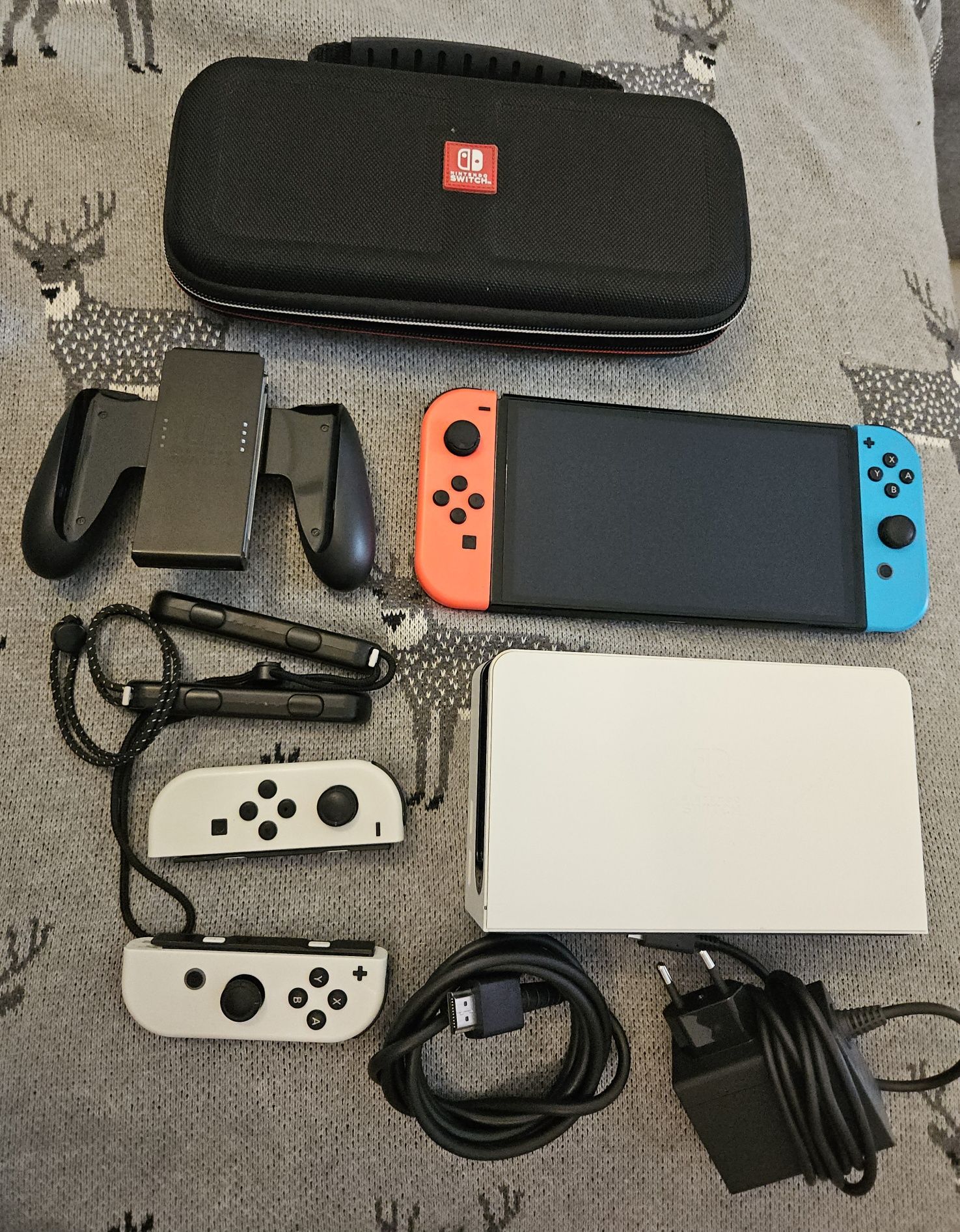 Nintendo Switch OLED komplet + etui, dodatkowe joycony