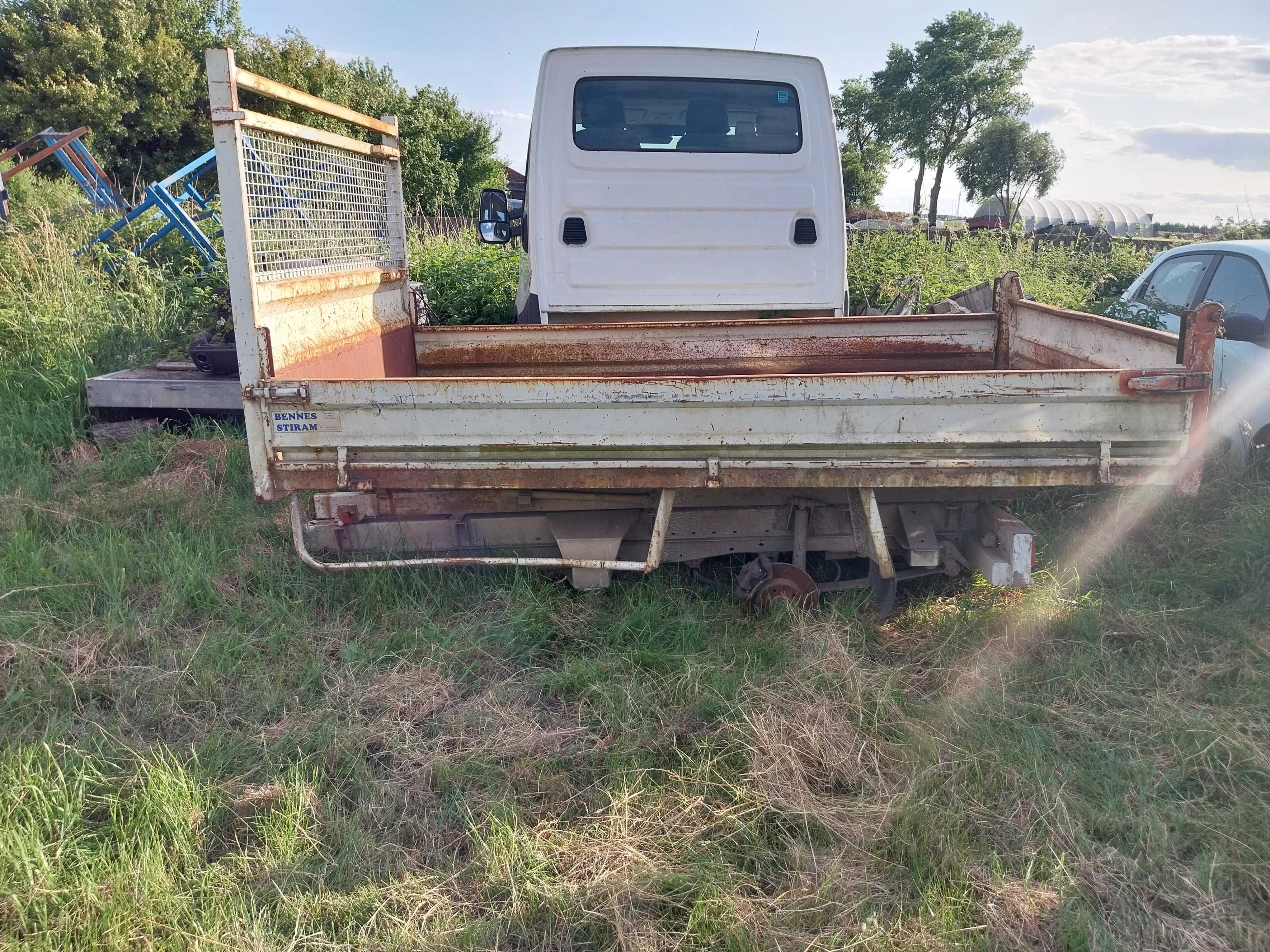 paka, kiper , wywrot na busa dostawczego