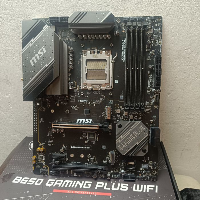 Материнские платы Gigabyte GS-P35 цена 3000 и  игровая цена 4500