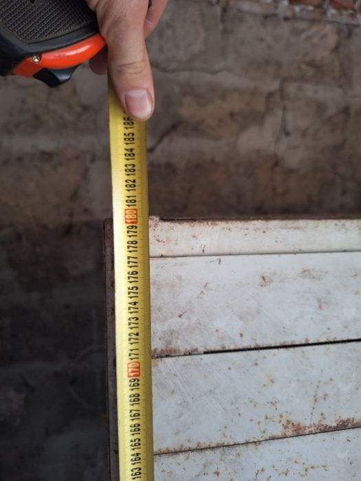 Металевий стелаж