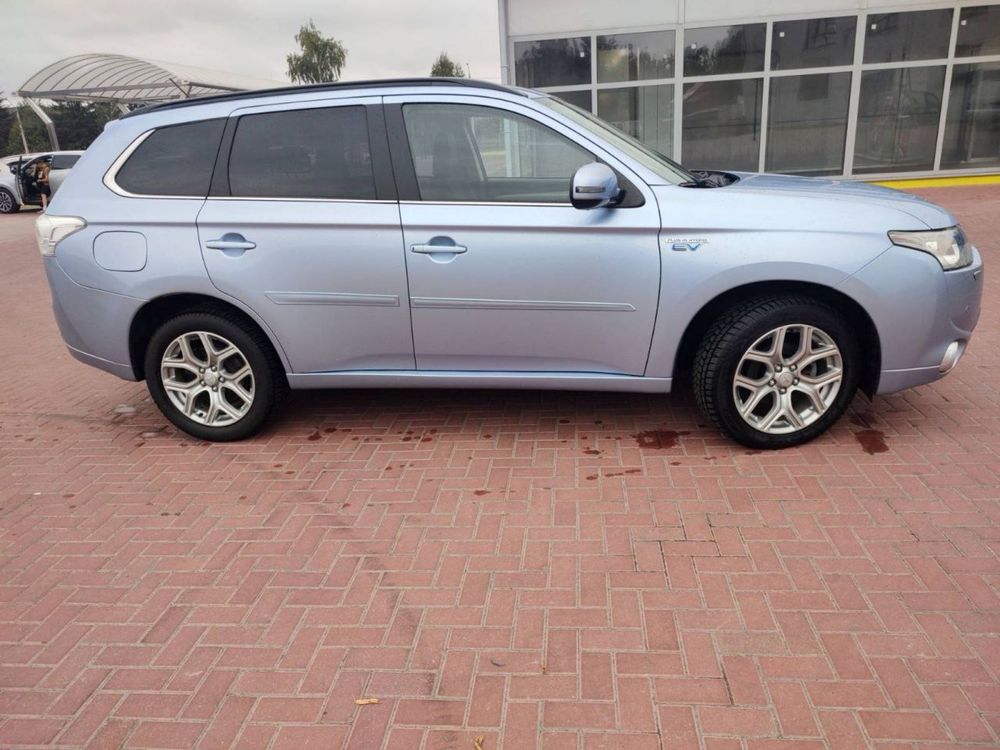 mitsubishi outlander 2014, 2.0 plug-in hybrid, 186т, 17500