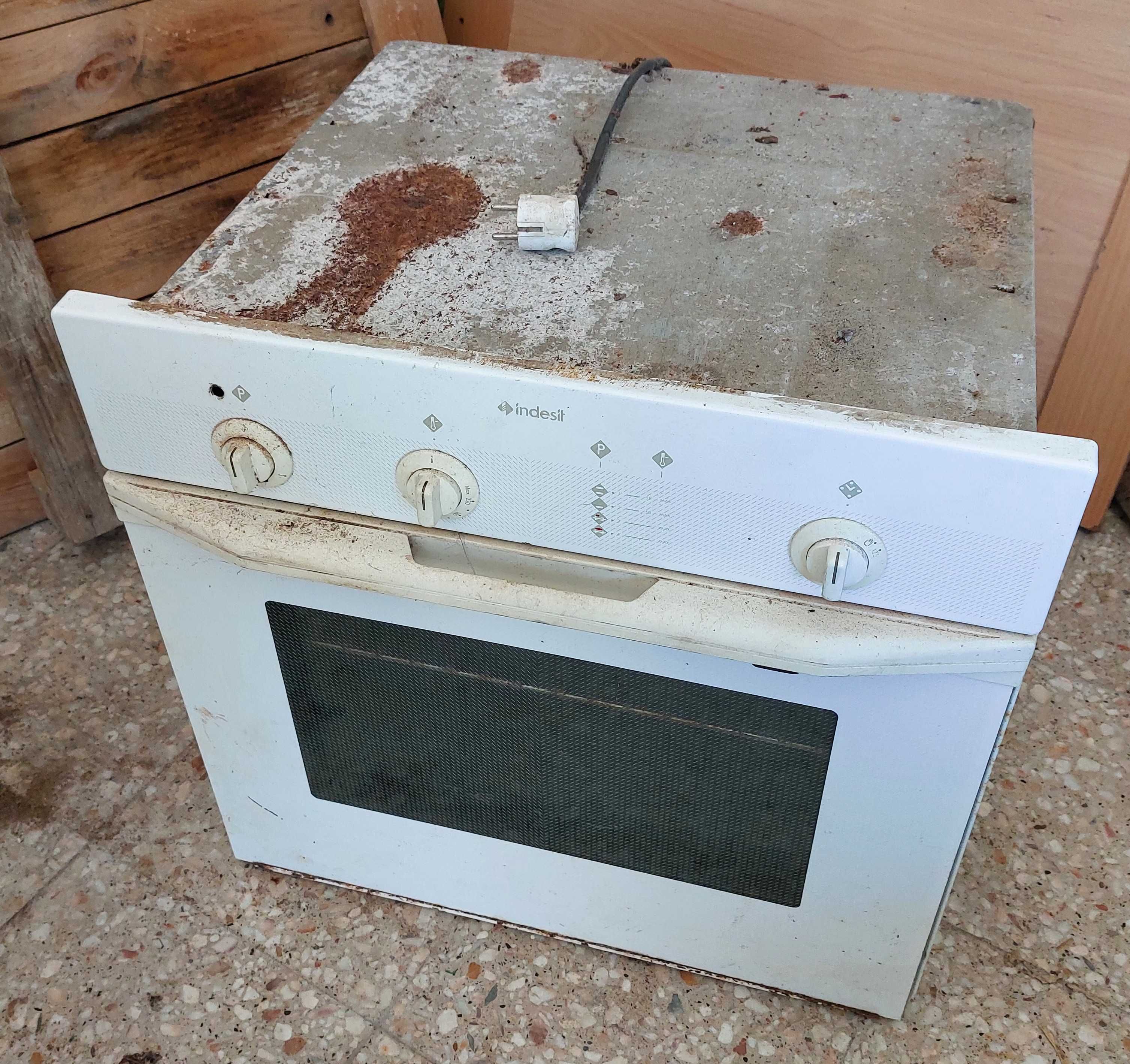 Forno Indesit velho