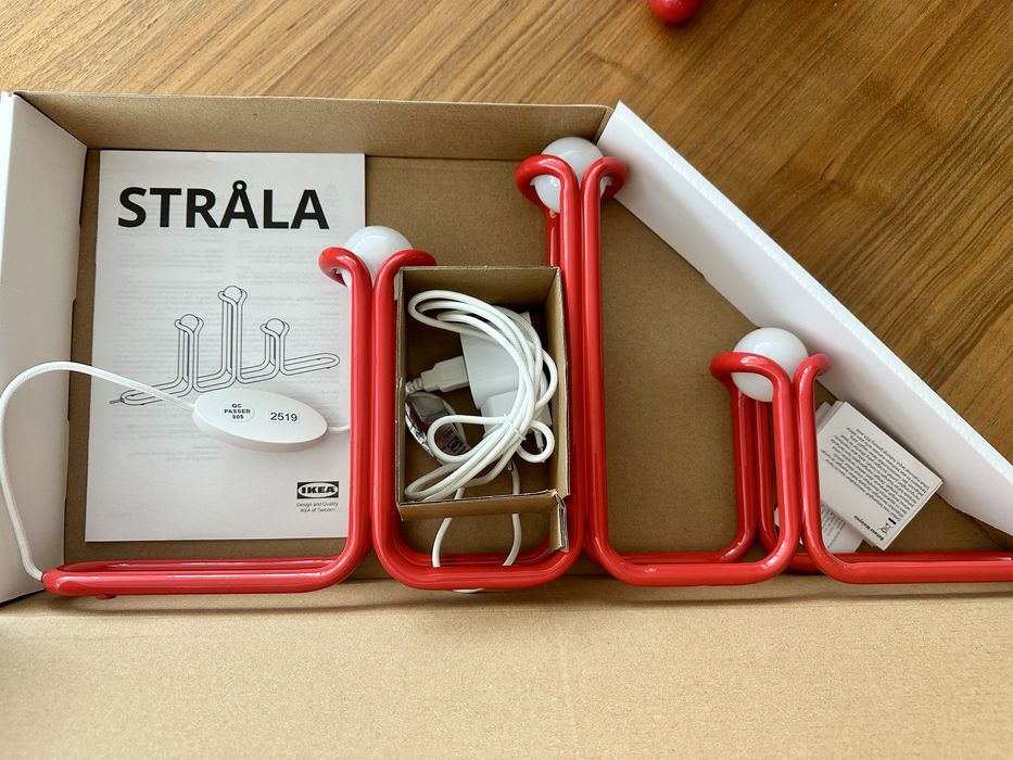 Westman Strala Ikea. Kandelabr LED, metal czerwony