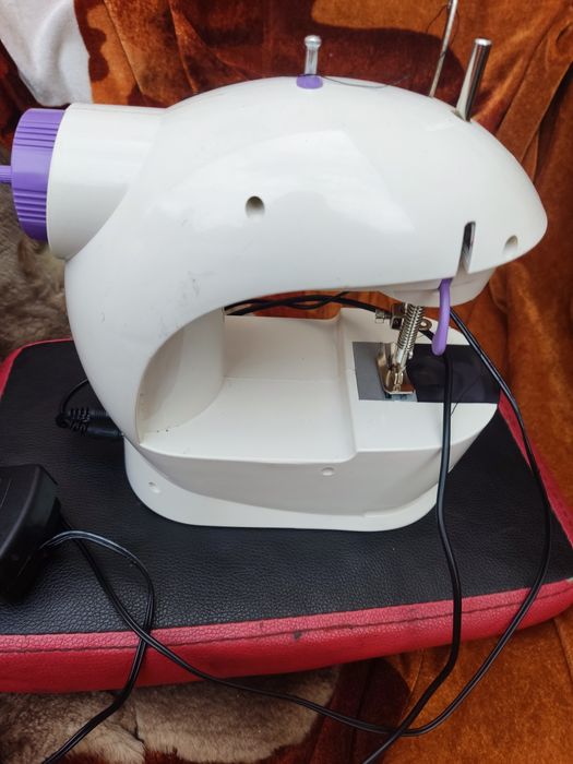 Мини швейная машинка