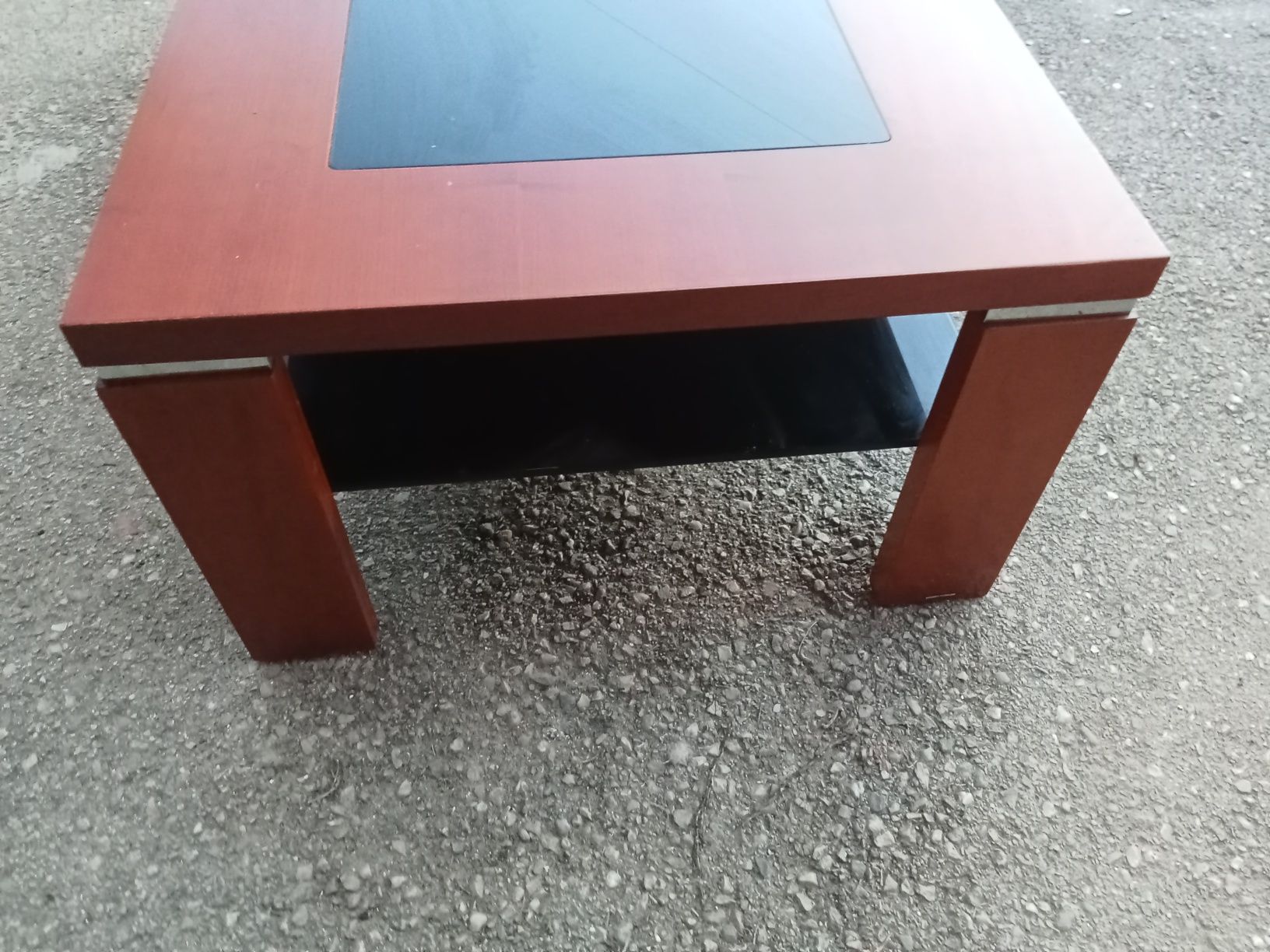Mesa em excelente estado.
