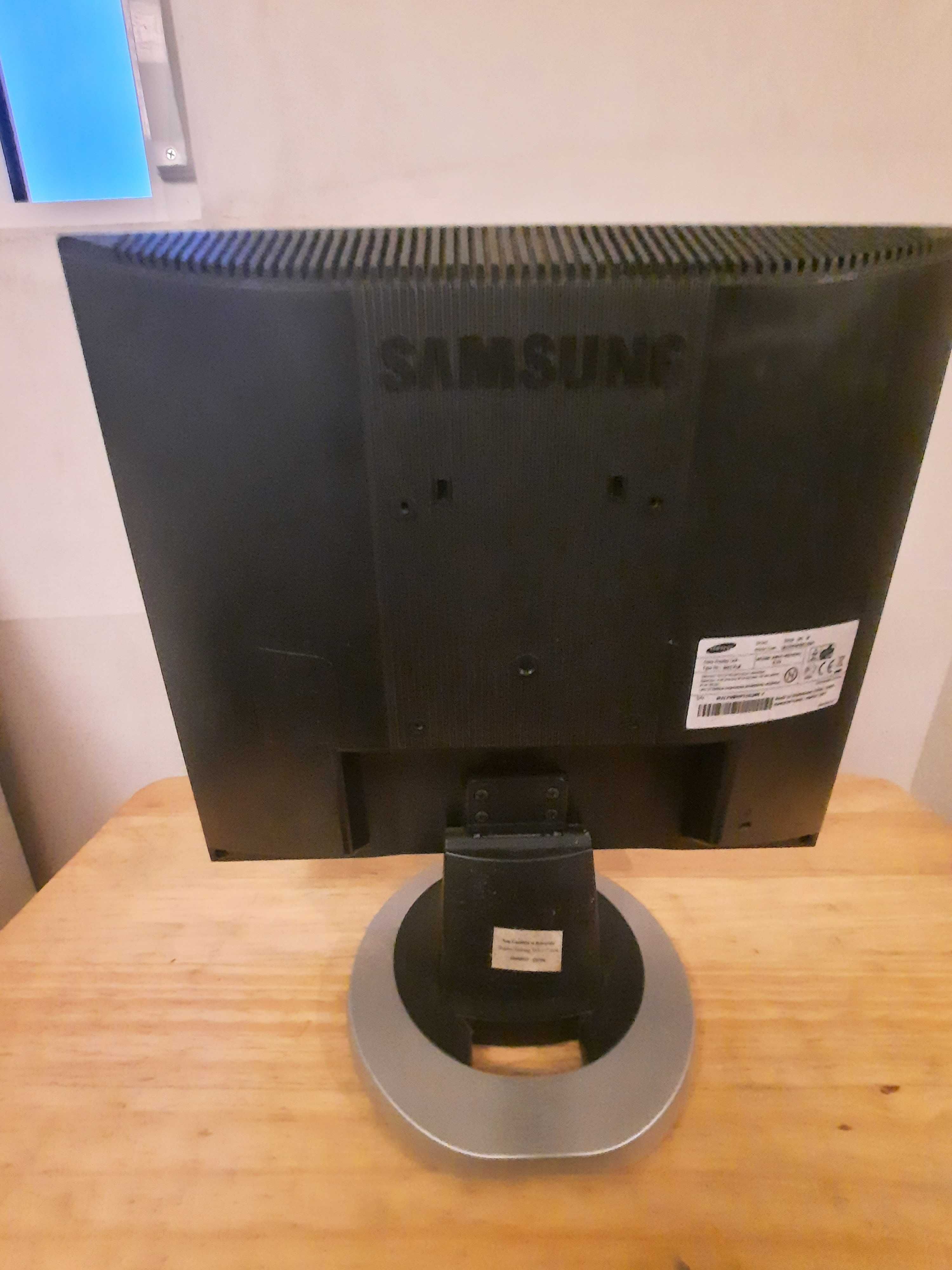 Monitor PC Samsung 701N 17'' LCD 5:4 1280x1024 VGA 2007
