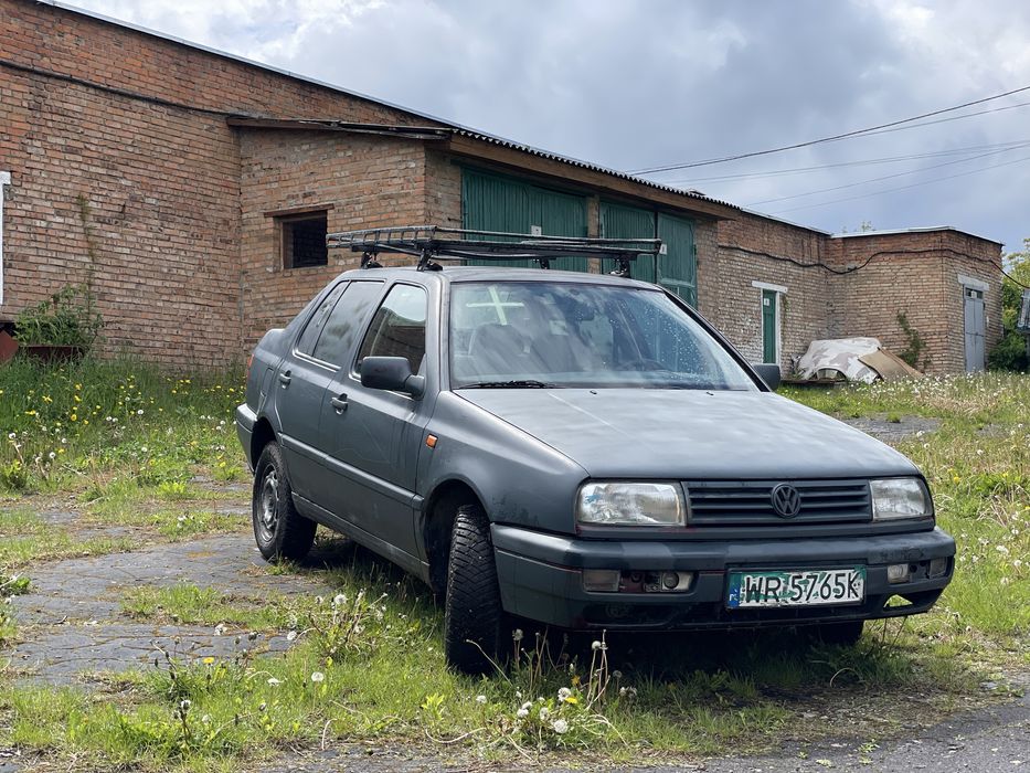 Продам Voklswagen Vento 1.8 бенз
