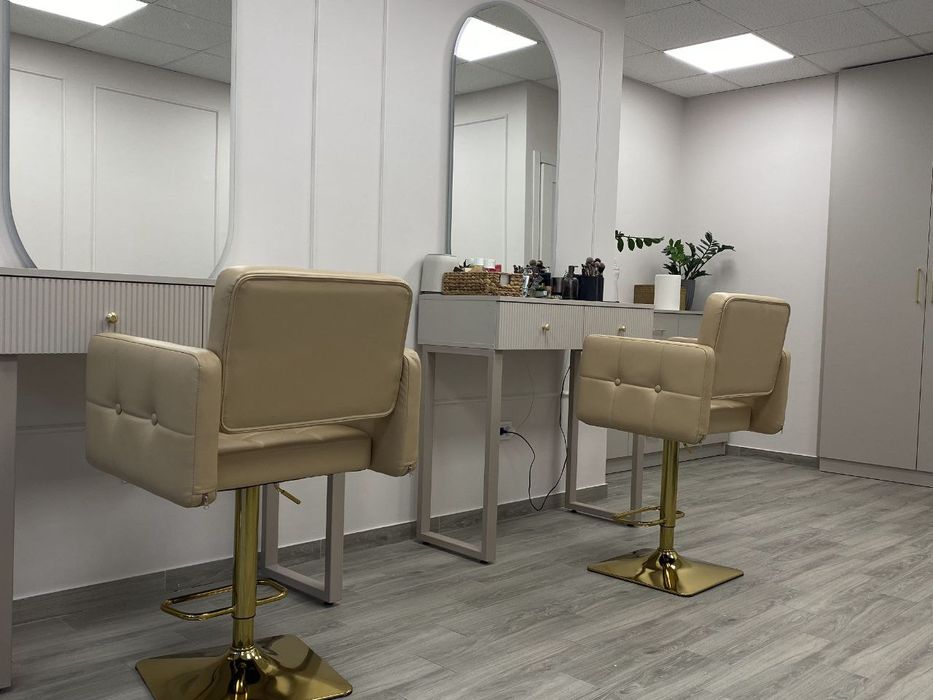 Візажний стілець Беатріс  Хокер для бровиста високий табурет барний