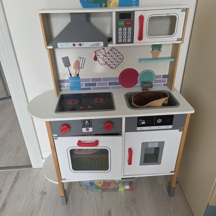 Zabawkowa kuchnia dla dzieci