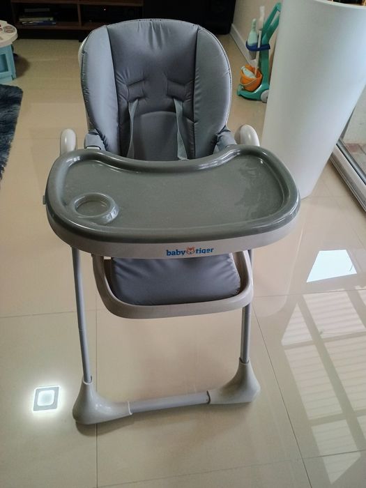 Baby Tiger Krzesełko do karmienia Kiki Benji szare