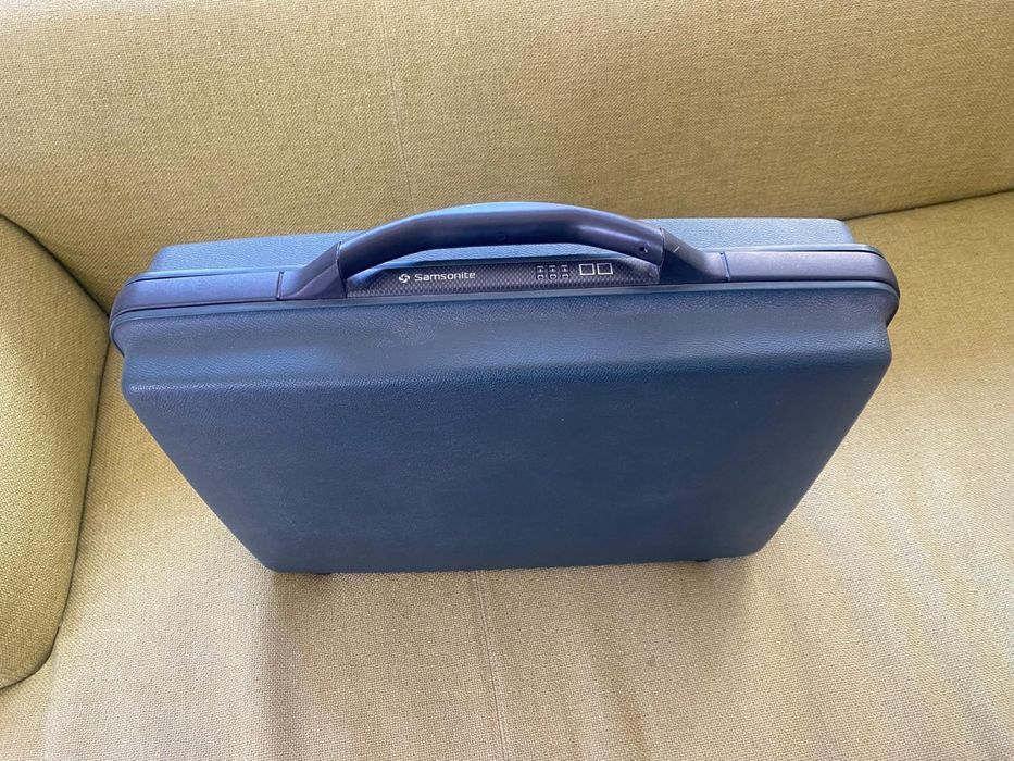 Pasta Samsonite Estilo 007 - Elegância e Segurança em Cinza