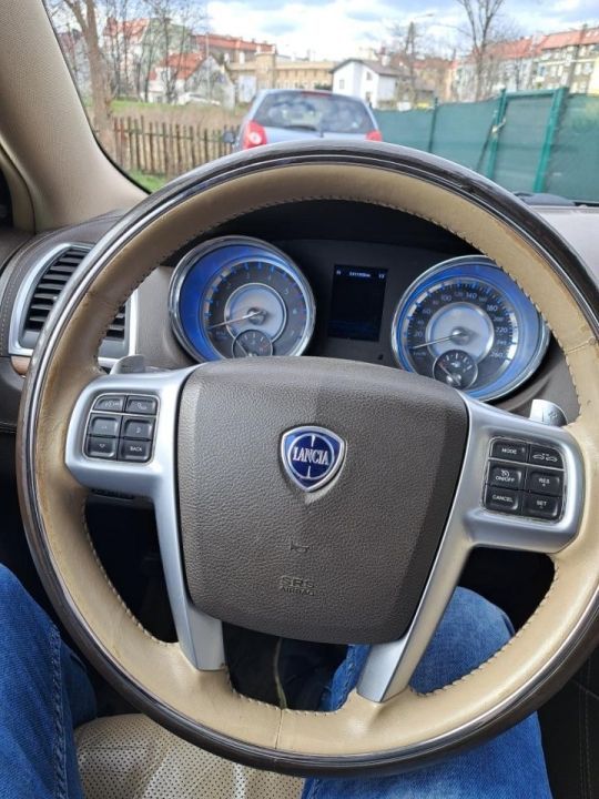 Lancia Thema bliźniak Chrysler 300c lub zamiana