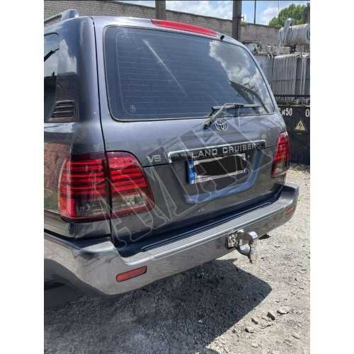 Toyota Land Cruiser 100: Накладка над номером планка багажника