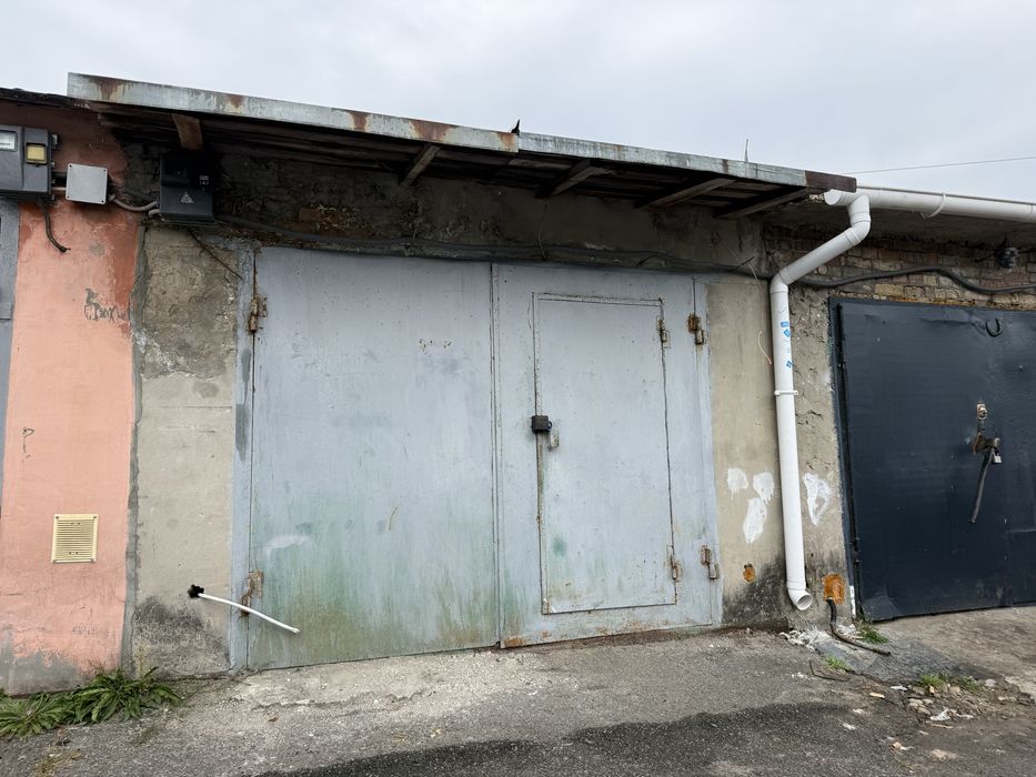 Пропонується до продажу міцний капітальний гараж із цегли.