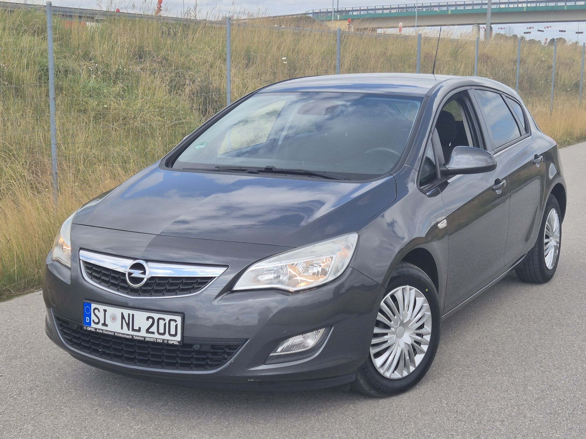 Opel Astra J 1.4 T Turbo 140KM 2012r Hatchback z Niemiec