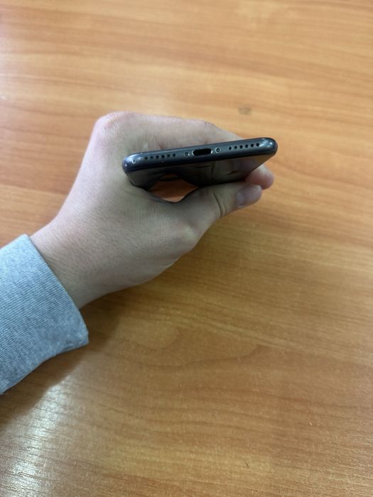 Продам iPhone 8 64gb Black