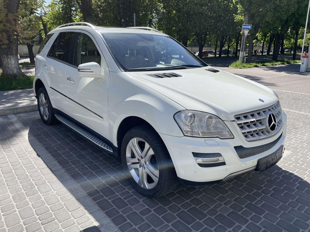 Mercedes-Benz M-Class ML 350 2010