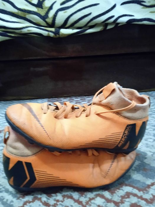 Футбольные бутсы