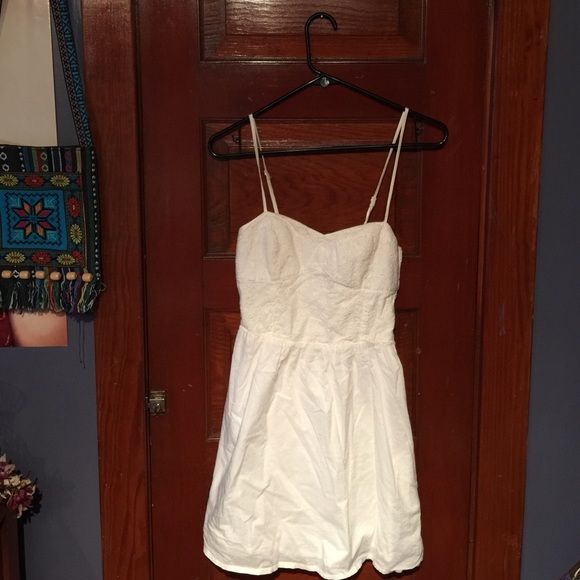 Vestido branco bordado h&m