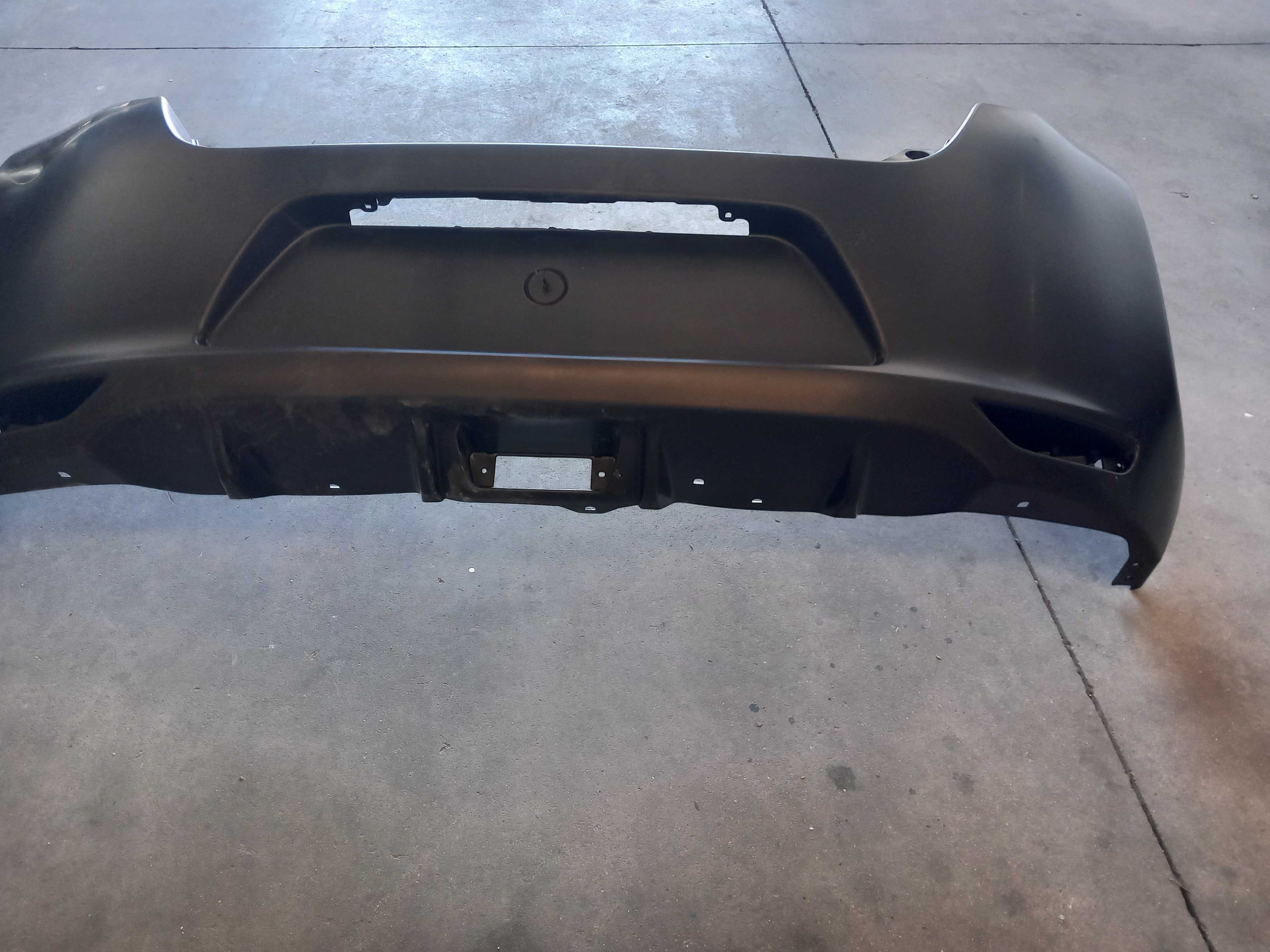 Para-choques traseiro de origem de um nissan leaf