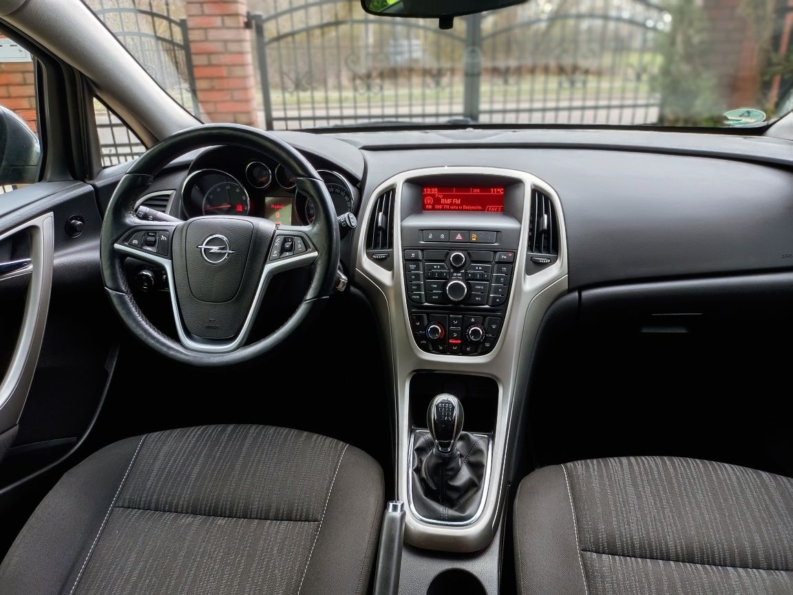 Opel Astra J / 1.4 turbo 140 KM / Grzana kierownica / Zadbany /