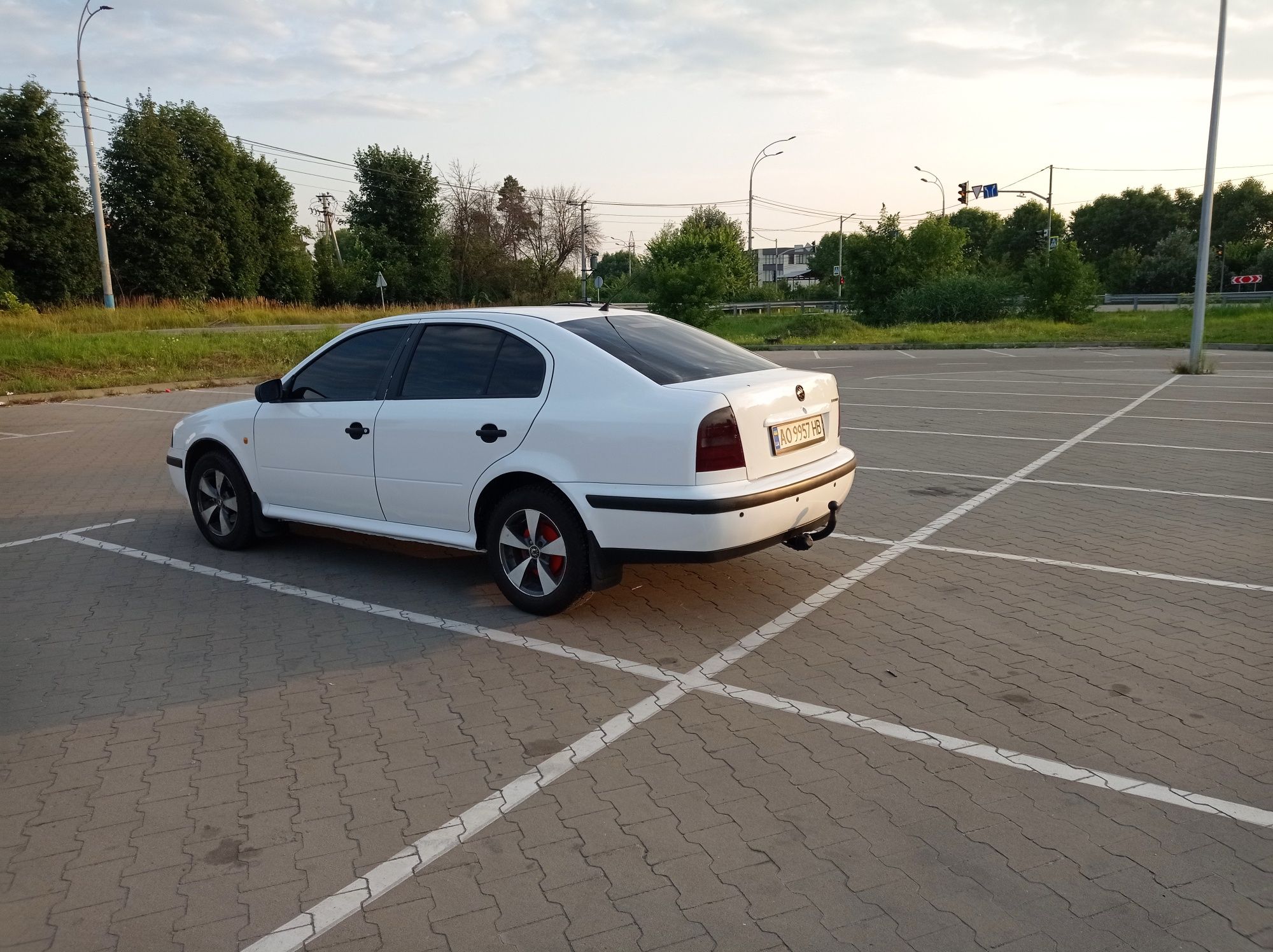 Продам Шкода Тур 2000р.