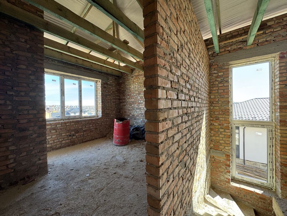 Продам котедж з комунікаціями за Райським садом