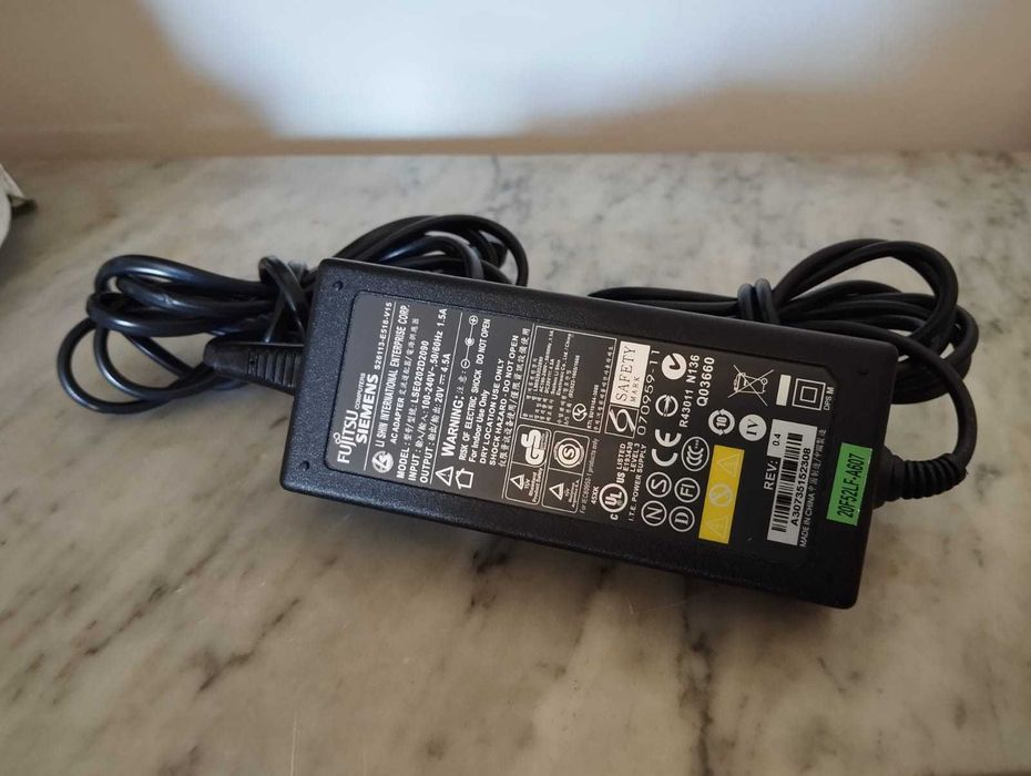 Carregador Portátil Fujitsu Siemens 20V 4.5A