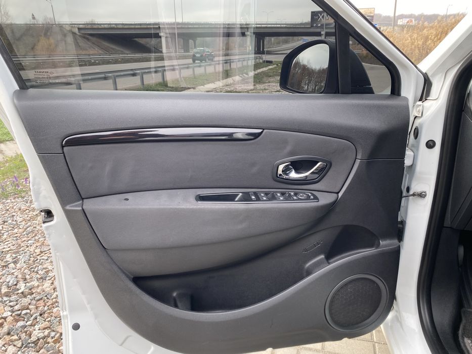 Renault Scenic 2 Rest