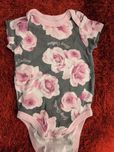Juicy couture 0-3 m body krótki rękaw kwiaty roze