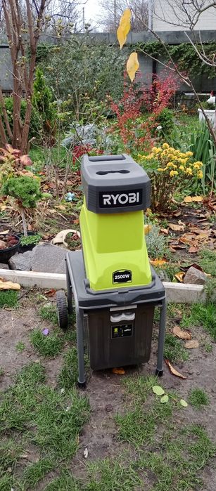 Подрібнювач гілок.