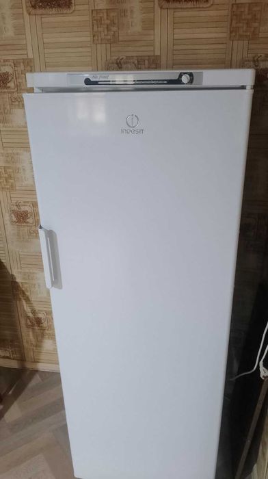 Морозильная камера Indesit SFR 167NF
