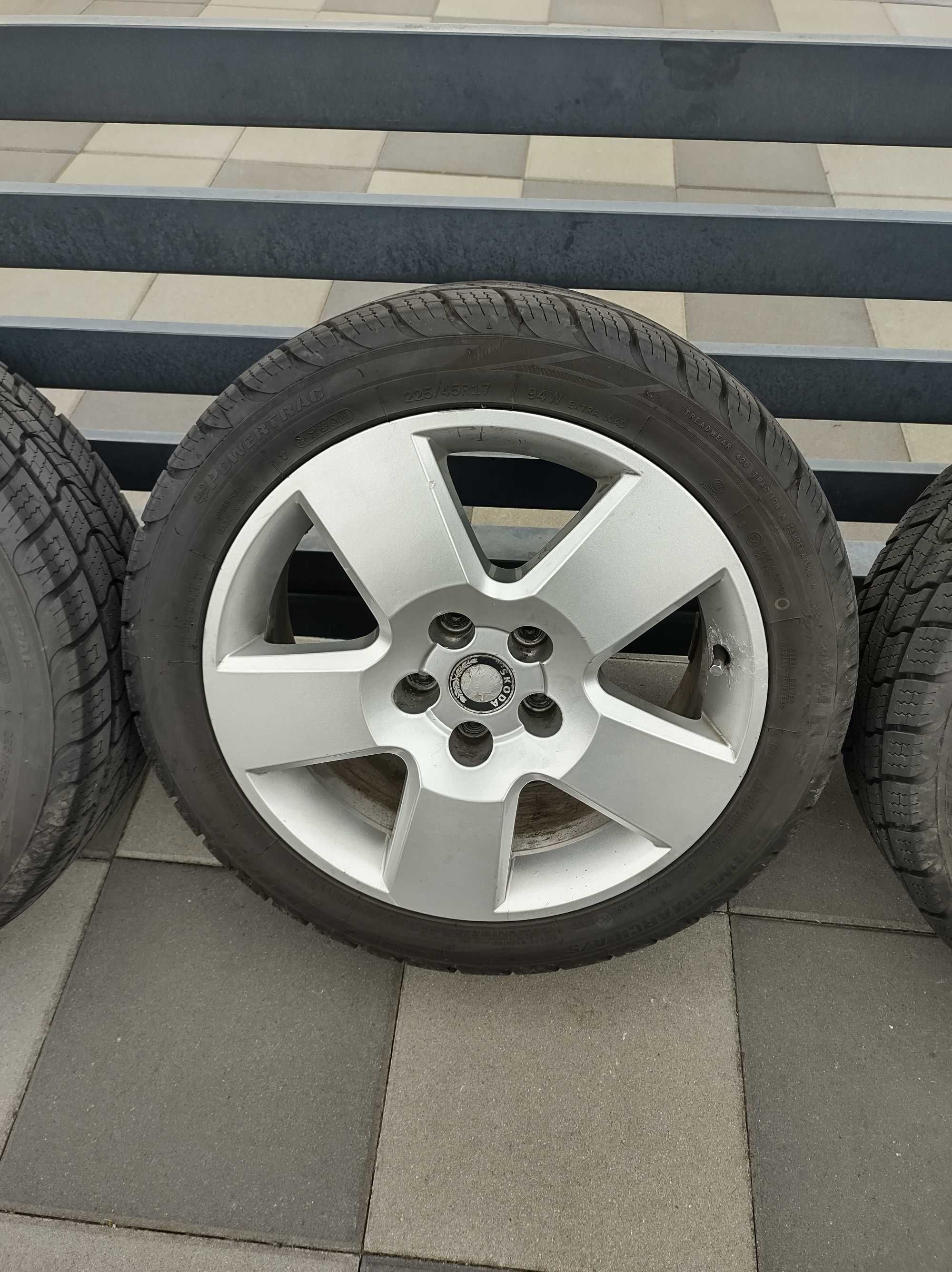 Felgi aluminiowe z prawie nowymi oponami wielosezon VWSkodaAudi ,5x112