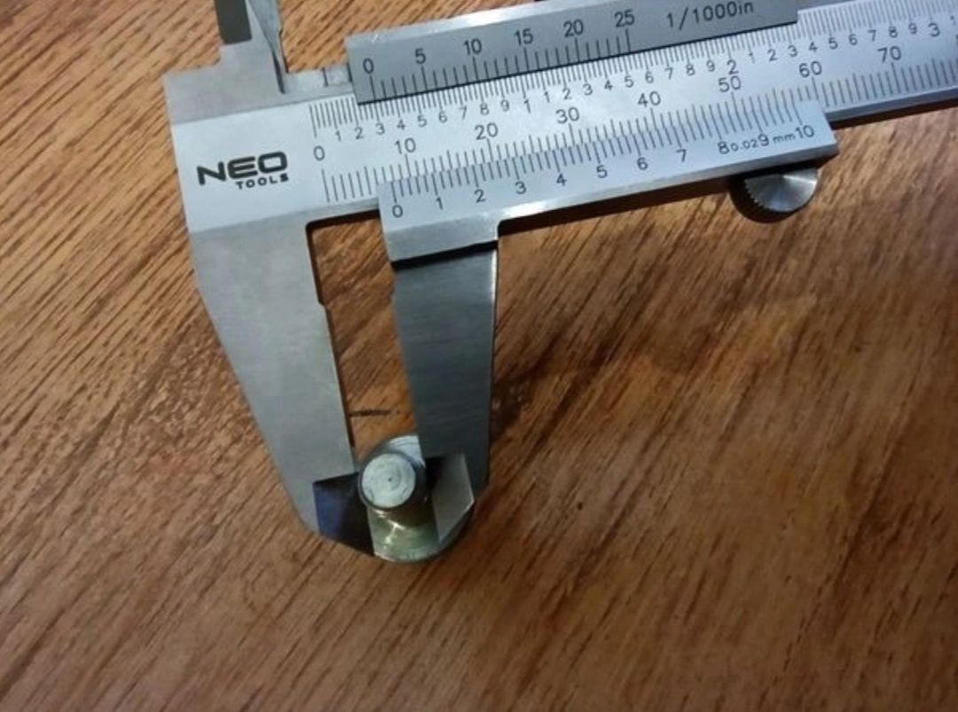 Adapter śruba M14 na 5/16 cala do polerki itp.