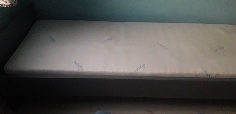 Sprzedam łóżko z materacem