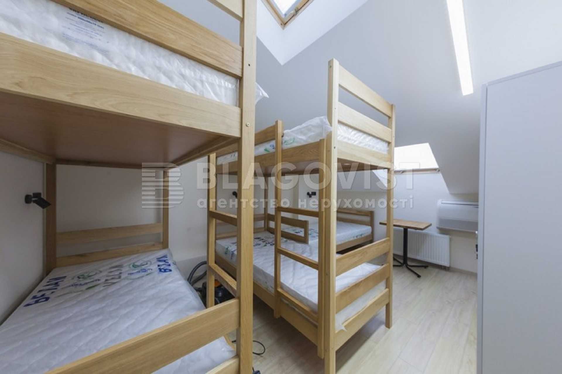 Щекавицька,30/39  нежитлове приміщення 225кв.м. Готель hostel  Поділ