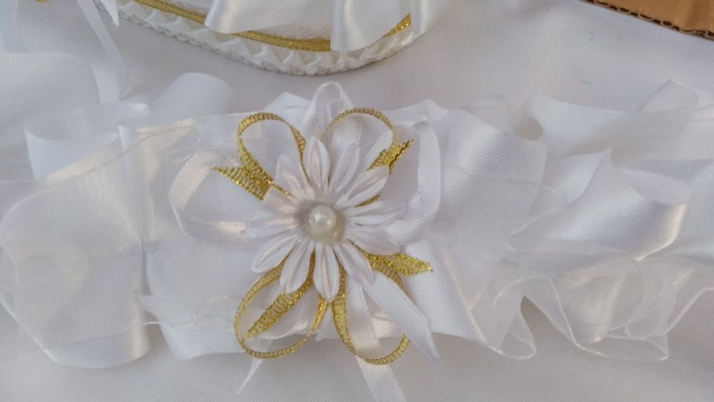 Корзинка для шампанского на свадьбуна липучке.