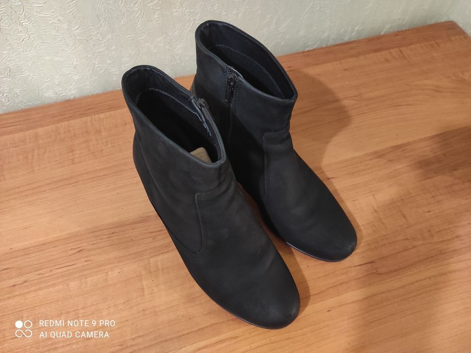 Ботинки жіночі демісезонні Ессо, розмір 39, натуральний нубук